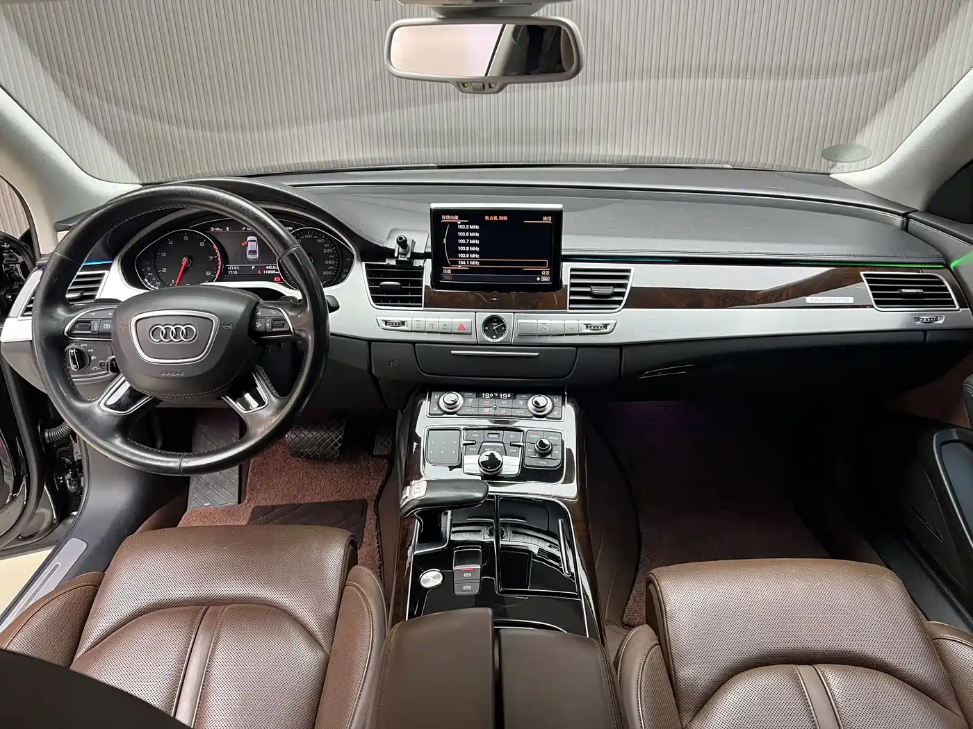 Фото 5 - Audi A8