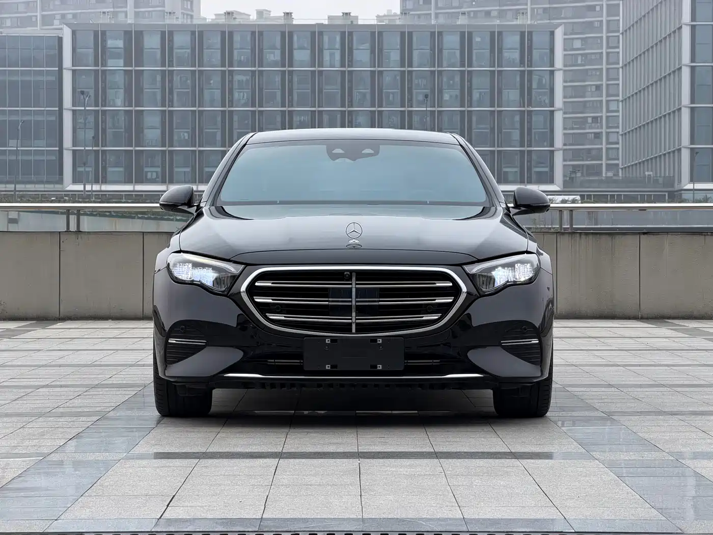 Mercedes-Benz E-Class 2025 E 300 L Luxury фото 2