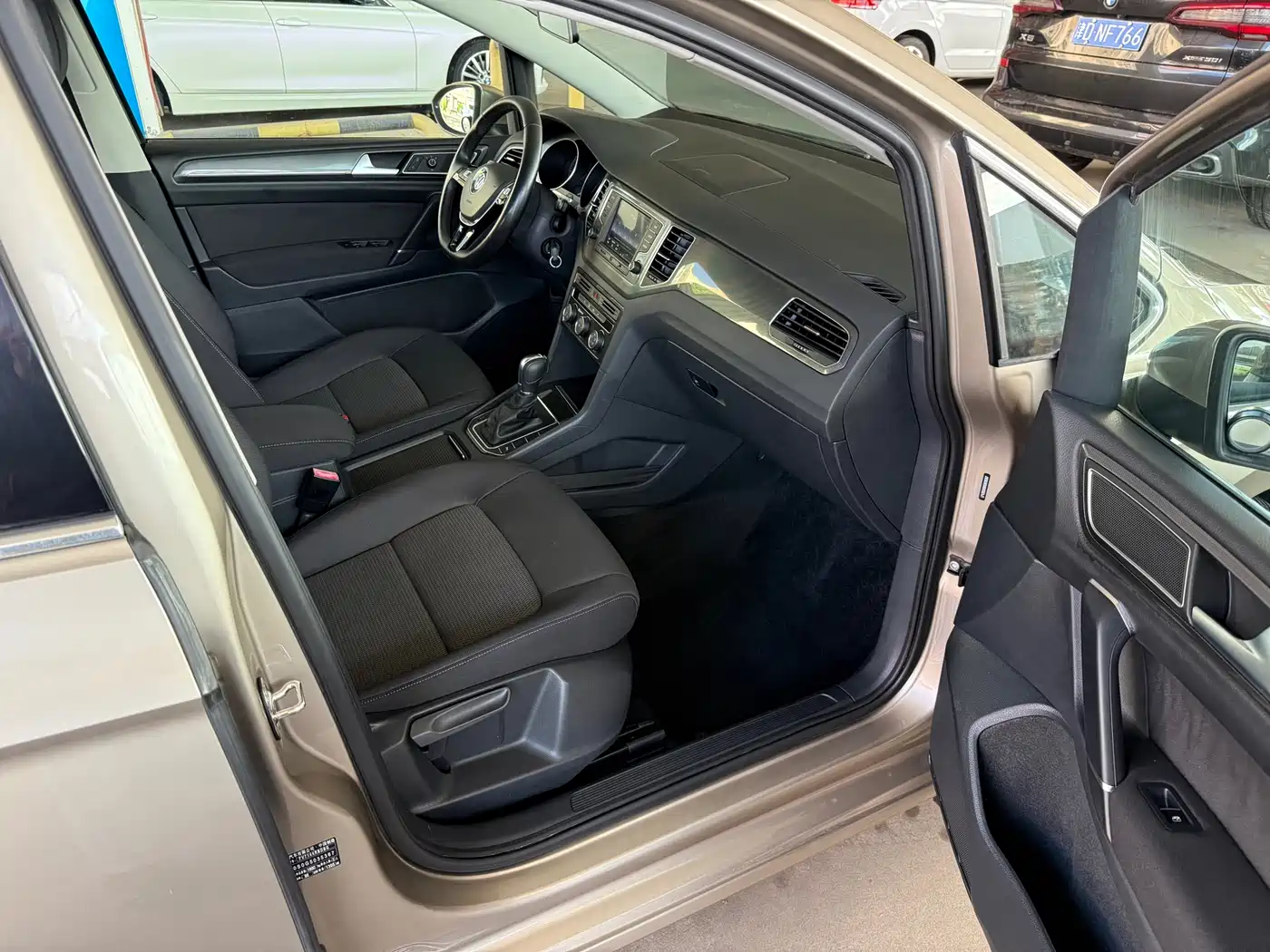 Volkswagen Golf Sportsvan 2016 230TSI Automatic Progressive фото 17