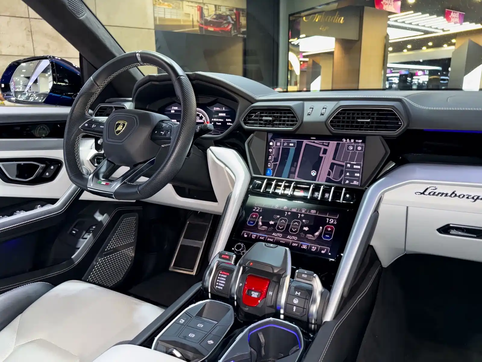 Фото 20 - Lamborghini Urus