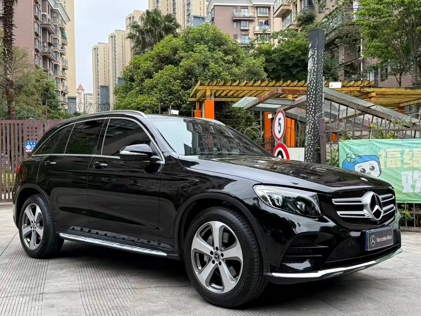 Mercedes-Benz GLC 2017 GLC 300 4MATIC Luxury фото 2