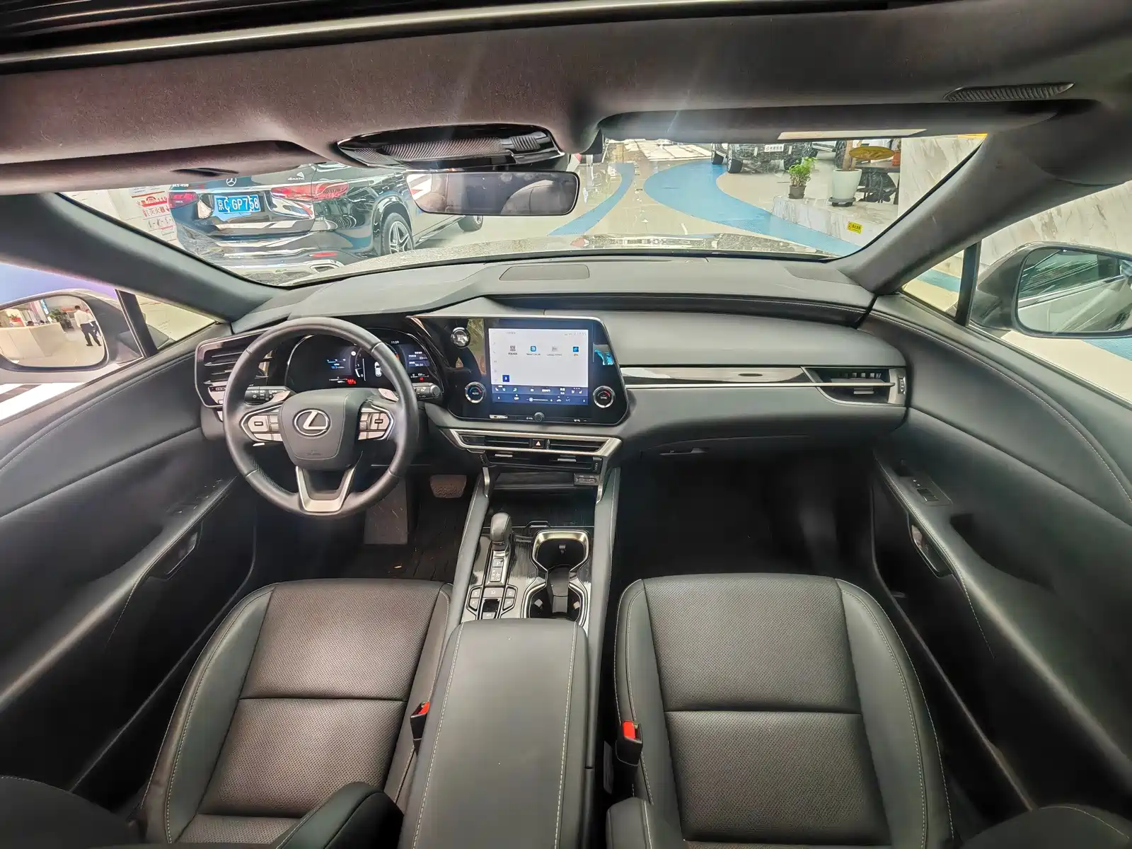 Фото 7 - Lexus RX
