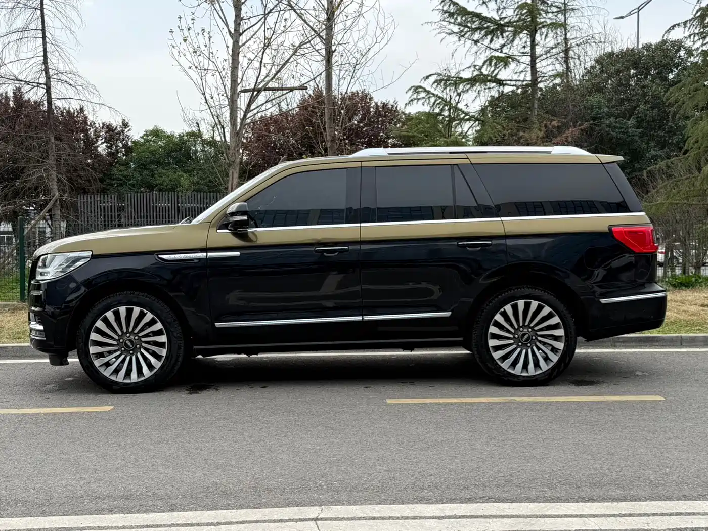 LINCOLN NAVIGATOR