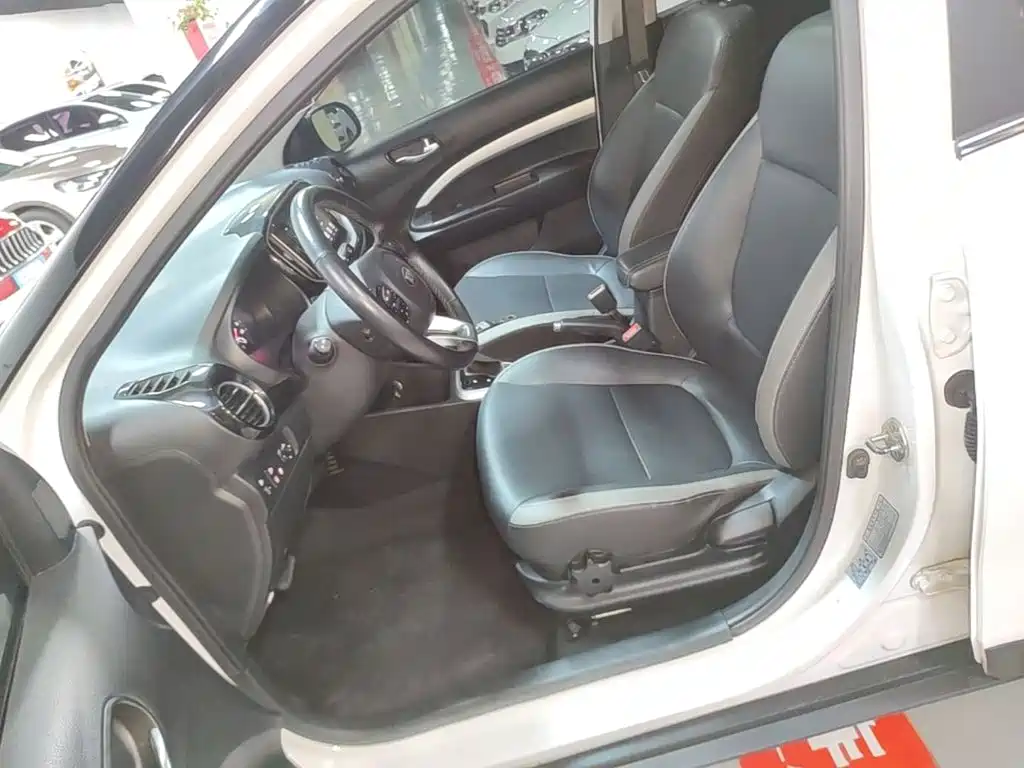 Photo 15 - Kia KX1