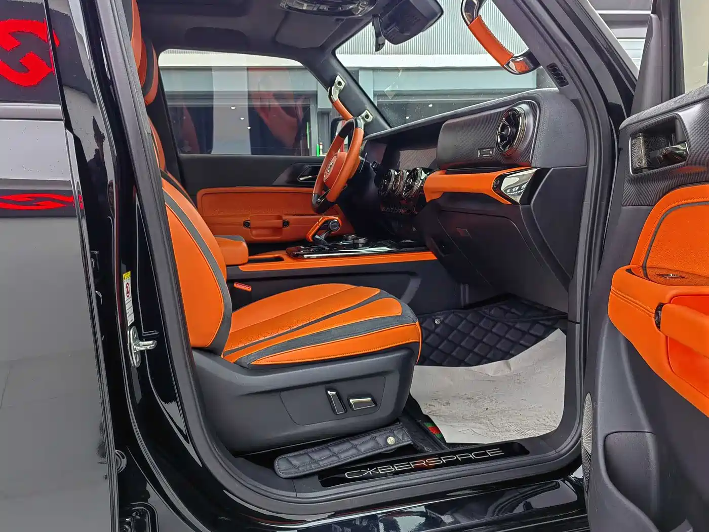 TANK CO CREATION TANK 300