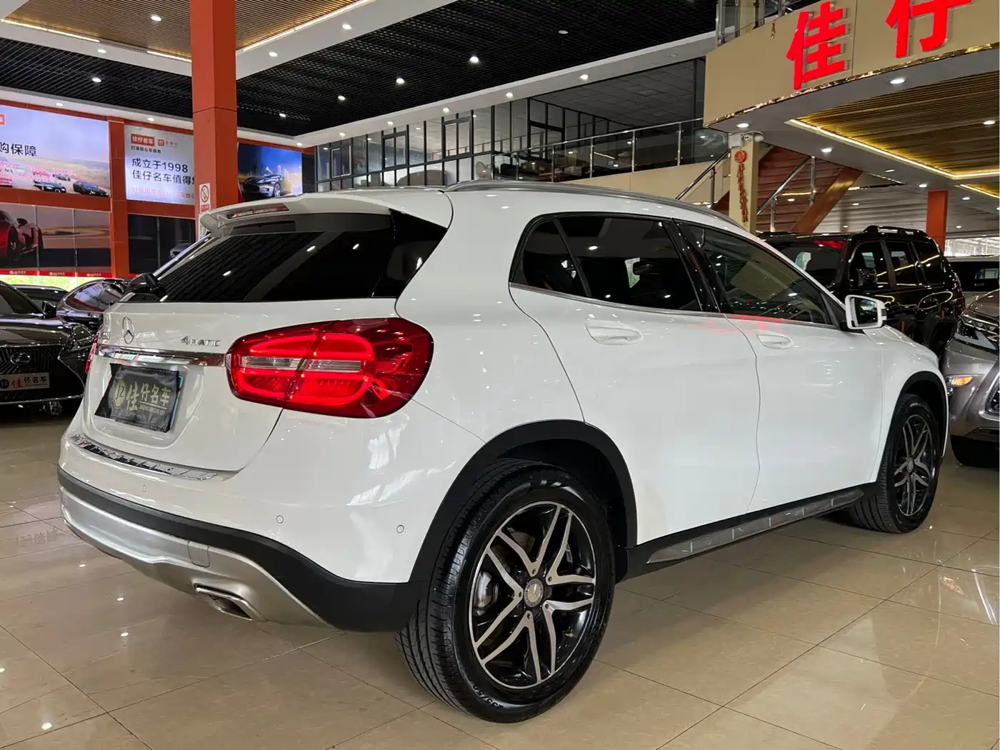 Mercedes-Benz GLA 2015 GLA 220 4MATIC Fashion Edition фото 4