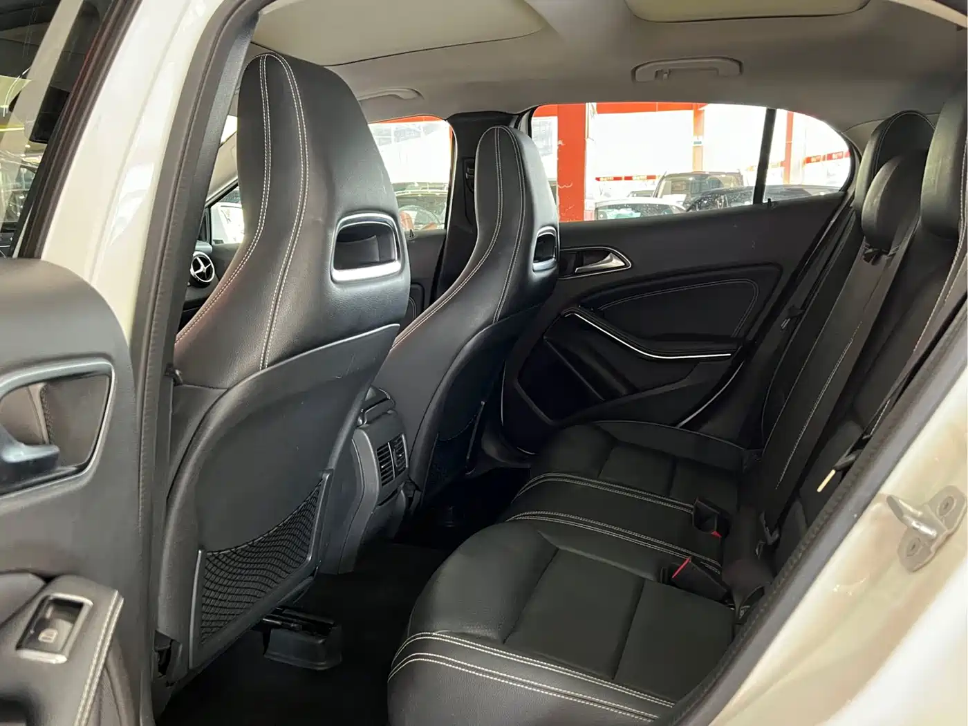 Mercedes-Benz GLA 2015 GLA 220 4MATIC Fashion Edition фото 8
