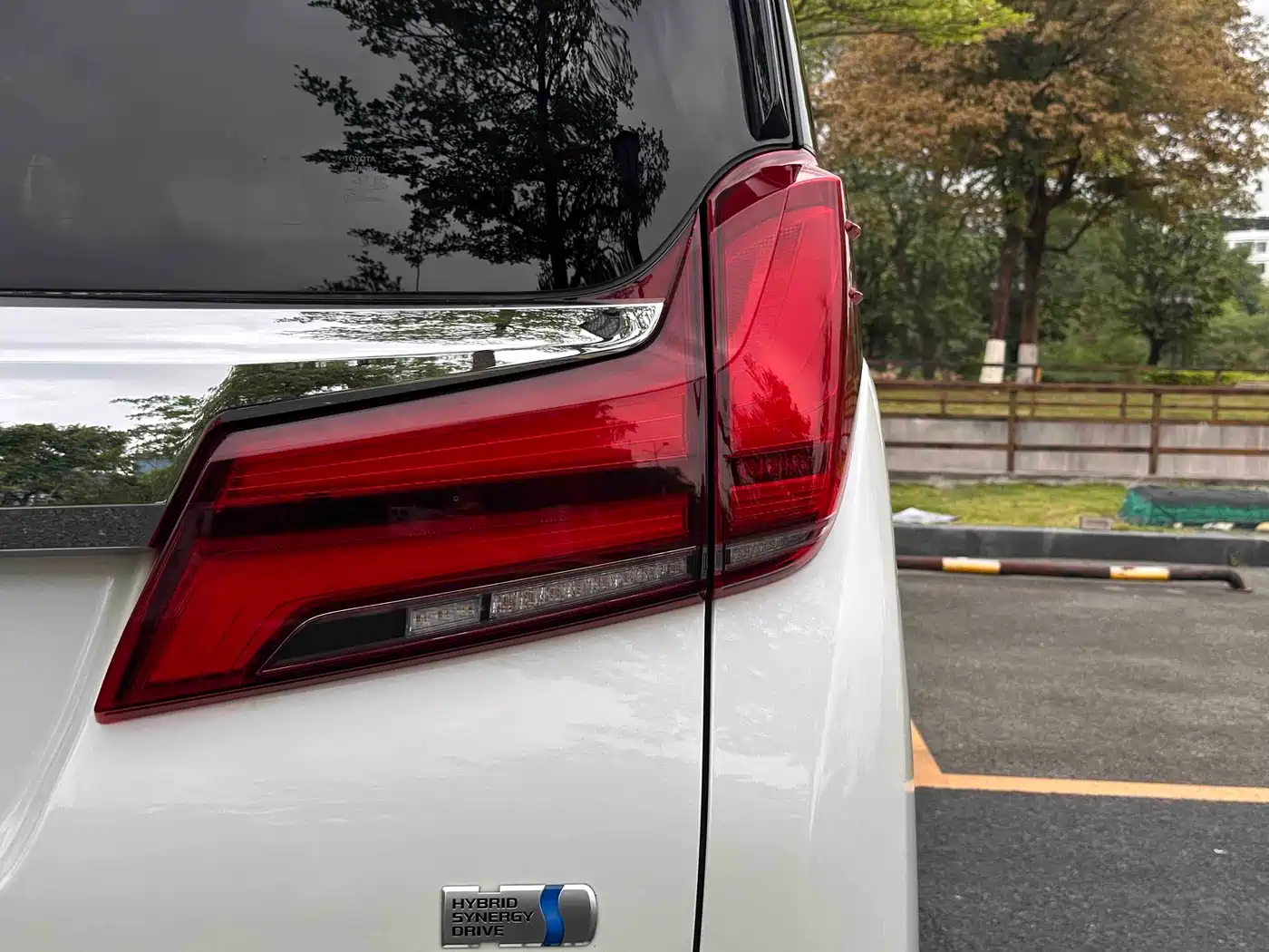 Toyota Alphard 2020 Hybrid 2.5L Premium Edition фото 9