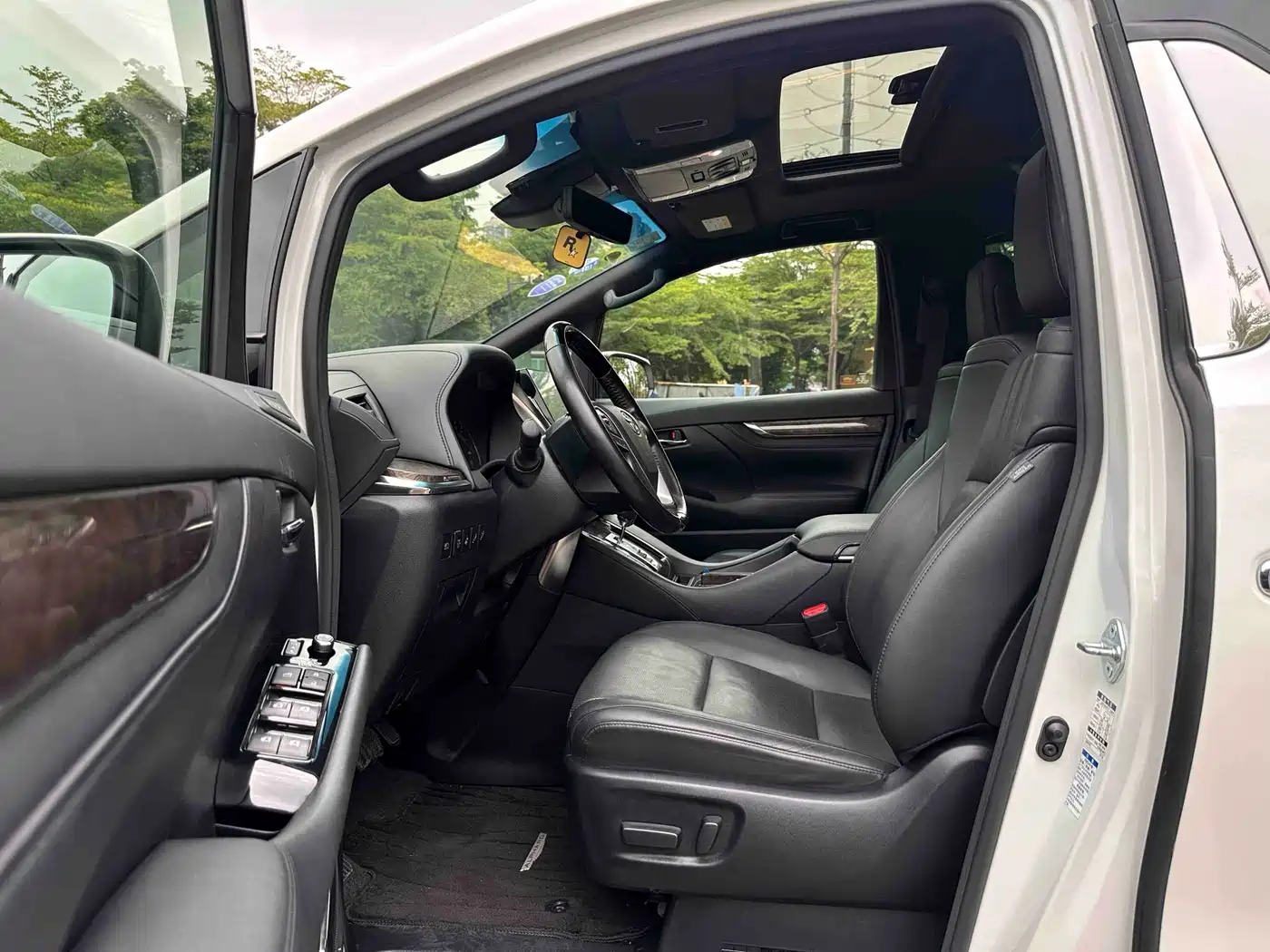 Toyota Alphard 2020 Hybrid 2.5L Premium Edition фото 11