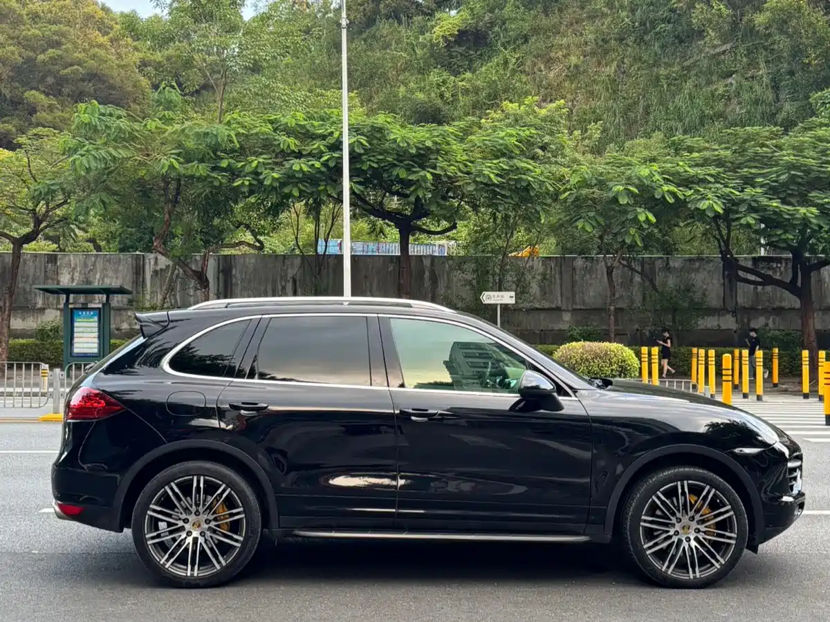 Photo 4 - Porsche Cayenne