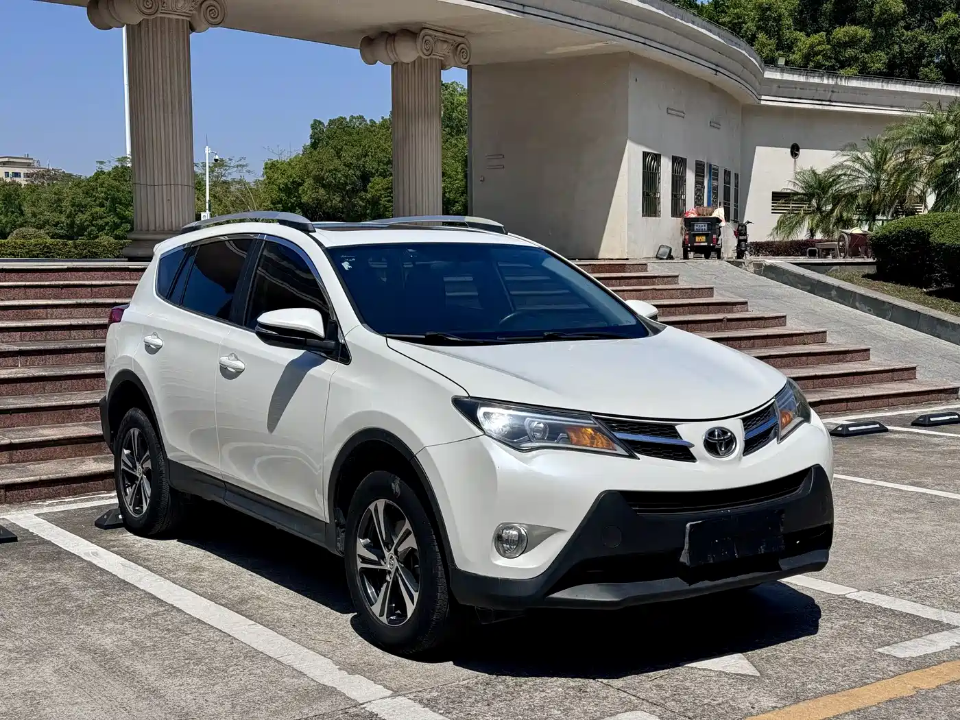 Toyota RAV4 Rongfang 2015 2.0L CVT 2WD Trend Edition фото 3