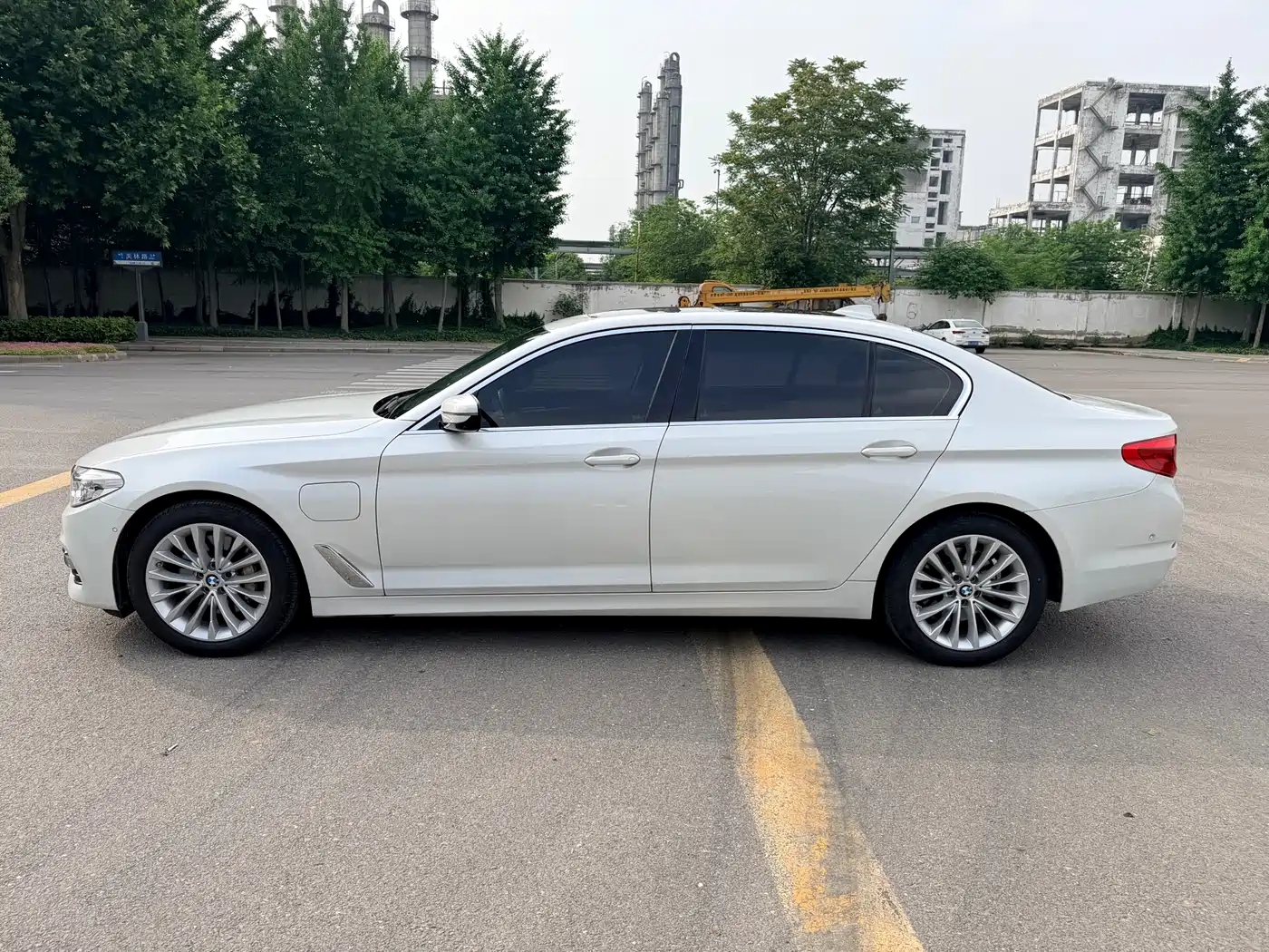 BMW 5 Series New Energy 2020 530Le Range Upgrade Luxury Package фото 4