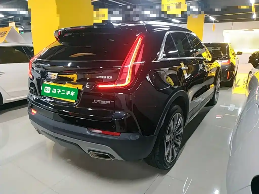 Фото 7 - Cadillac XT4