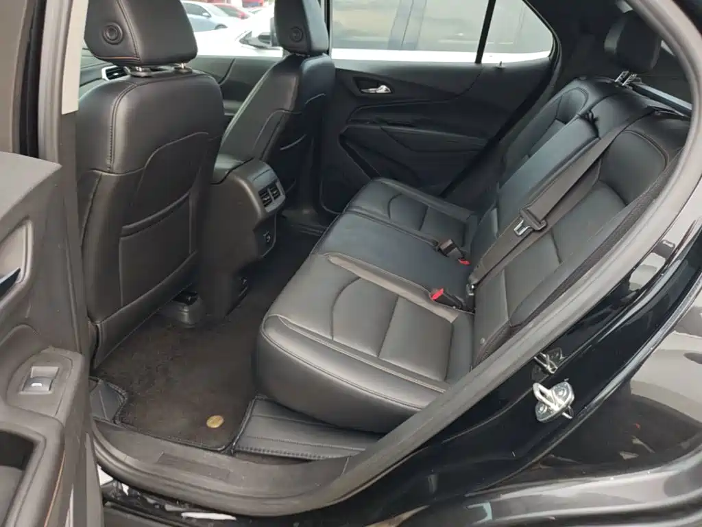 Фото 17 - Chevrolet Equinox