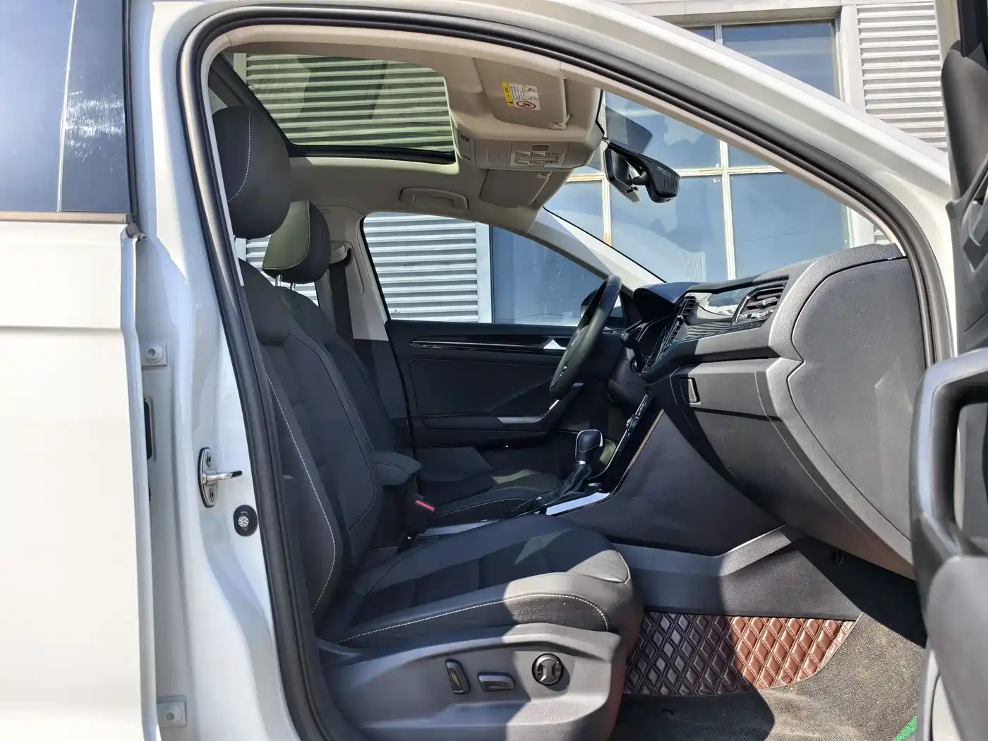 VOLKSWAGEN T ROC EXPLORING SONGS