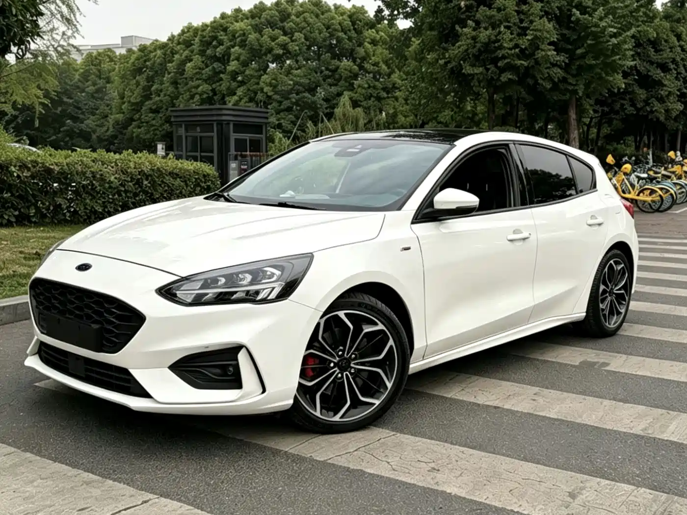 Ford Focus 2021 Hatchback EcoBoost 180 Automatic ST Line фото 3