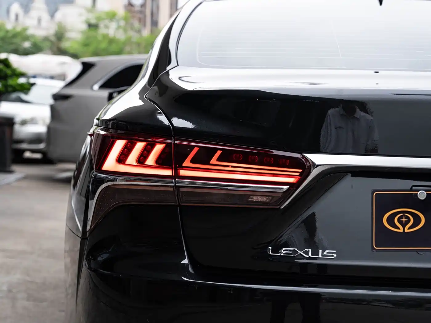 Фото 7 - Lexus LS