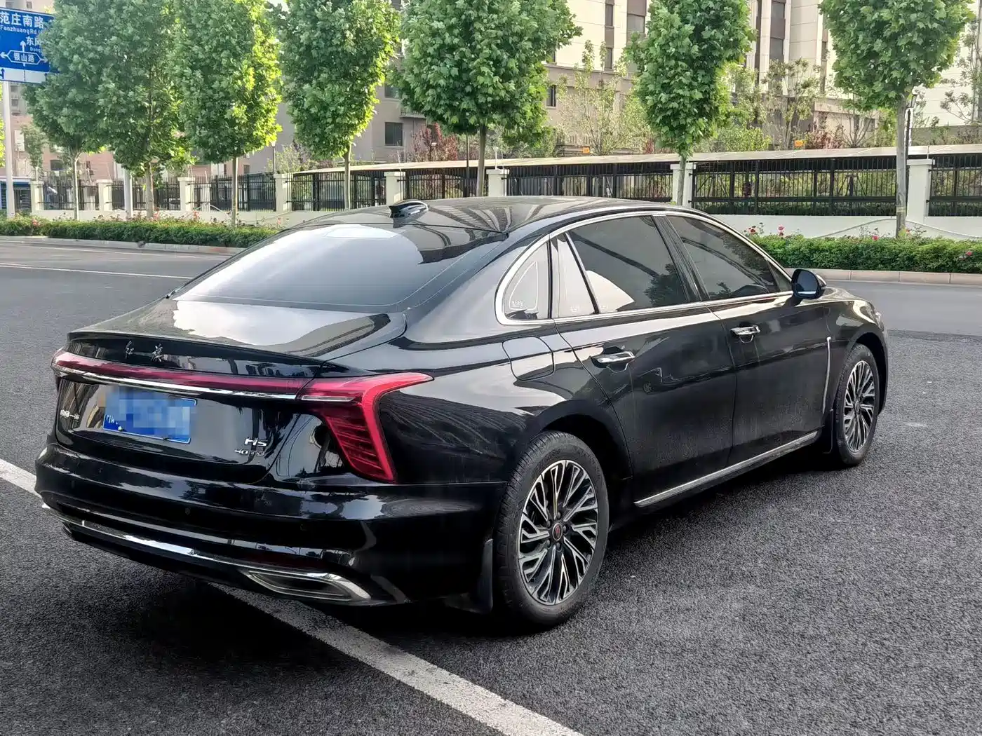 Hongqi H5 2025 2.0T Automatic Qixiang 500,000 Units Commemorative Edition фото 7