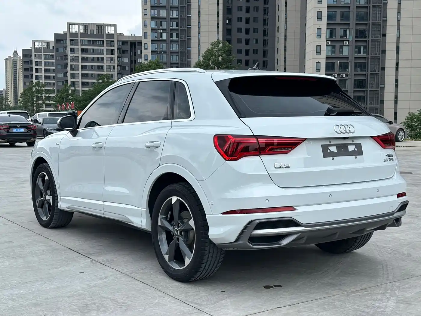 AUDI Q3