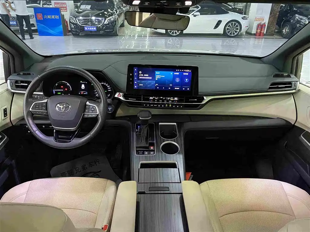 Фото 7 - Toyota Granvia