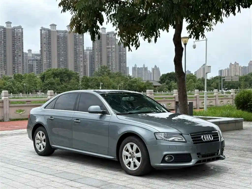 Audi A4L 2011 2.0 TFSI Luxury фото 3