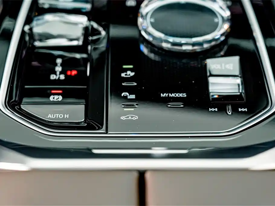 BMW 7 Series 2023 Model 740Li Leading Luxury Package фото 16
