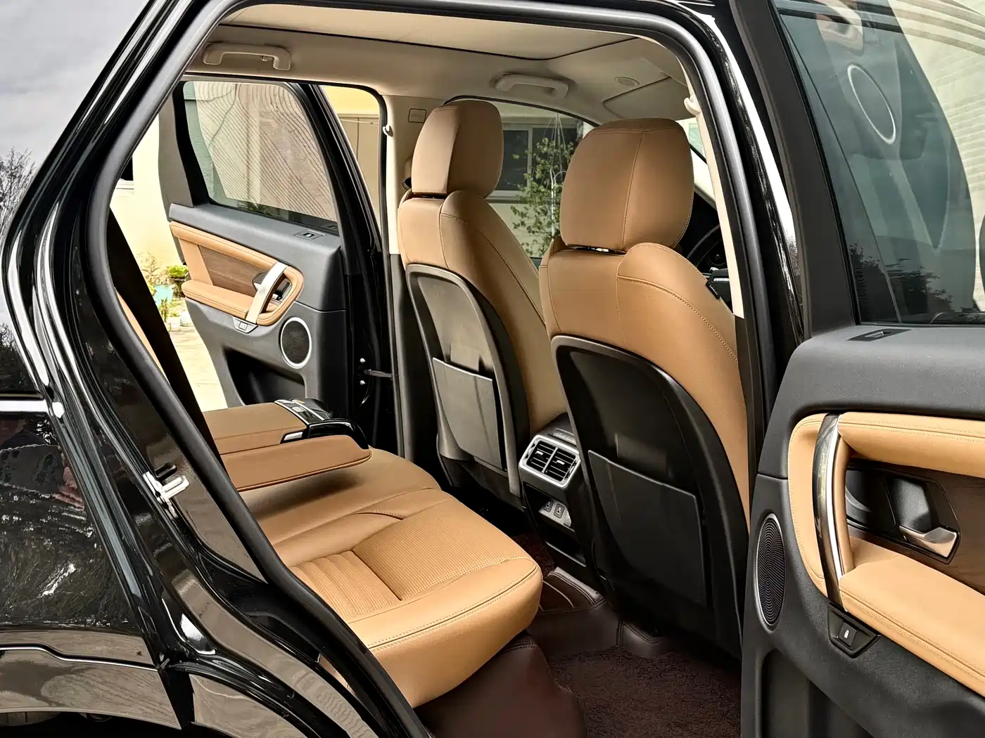 Land Rover Discovery Sport 2024 Luxury Custom Edition фото 10