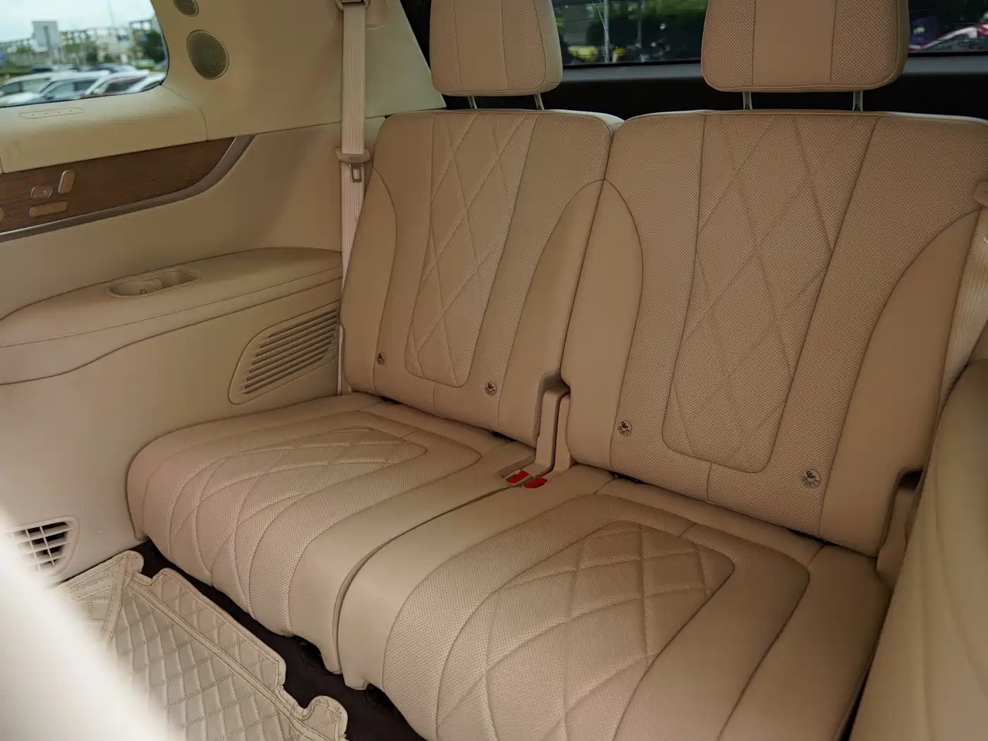 AITO Wenjie AITO M9 2024 Range Extender Max Edition 42kWh 6-seater фото 24