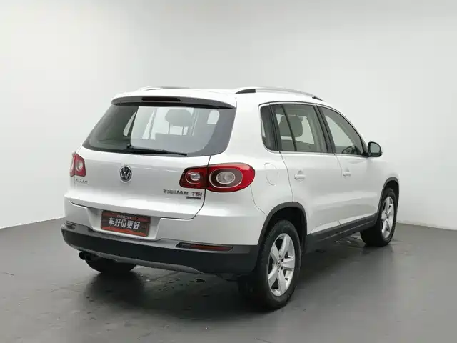 Volkswagen Tiguan 2010 1.8TSI Automatic 4WD Elite — фото 2