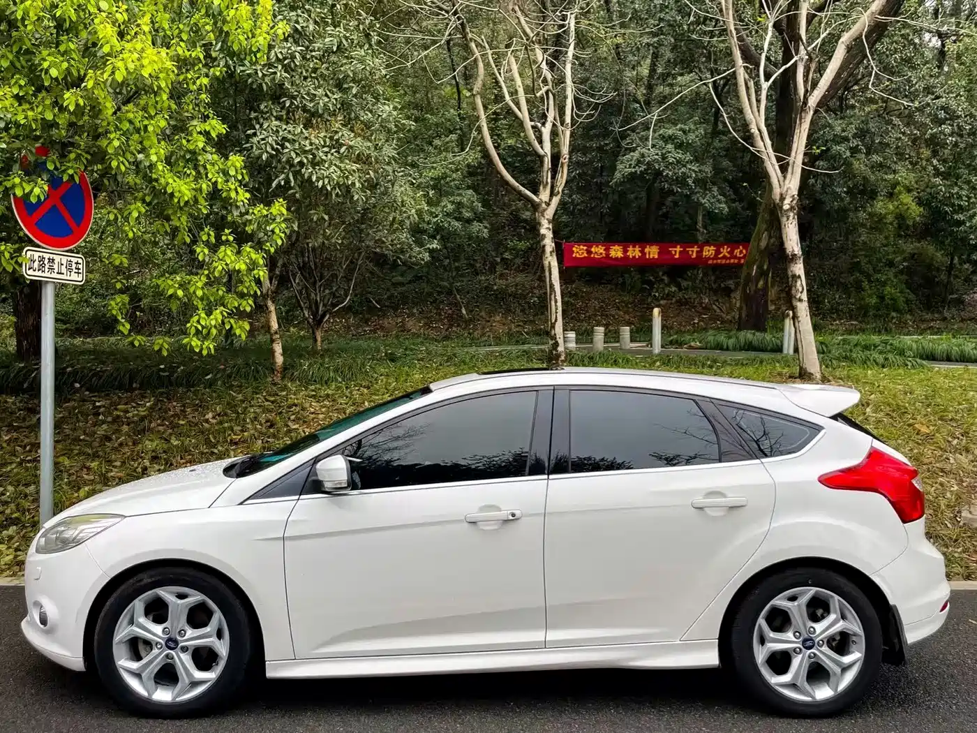 Ford Focus 2012 2012 Hatchback 2.0L Automatic Luxury Sport