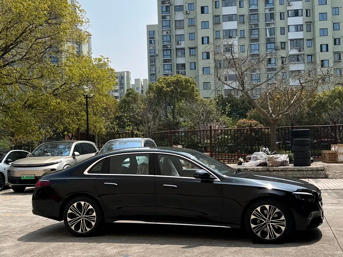 MERCEDES-BENZ E-CLASS