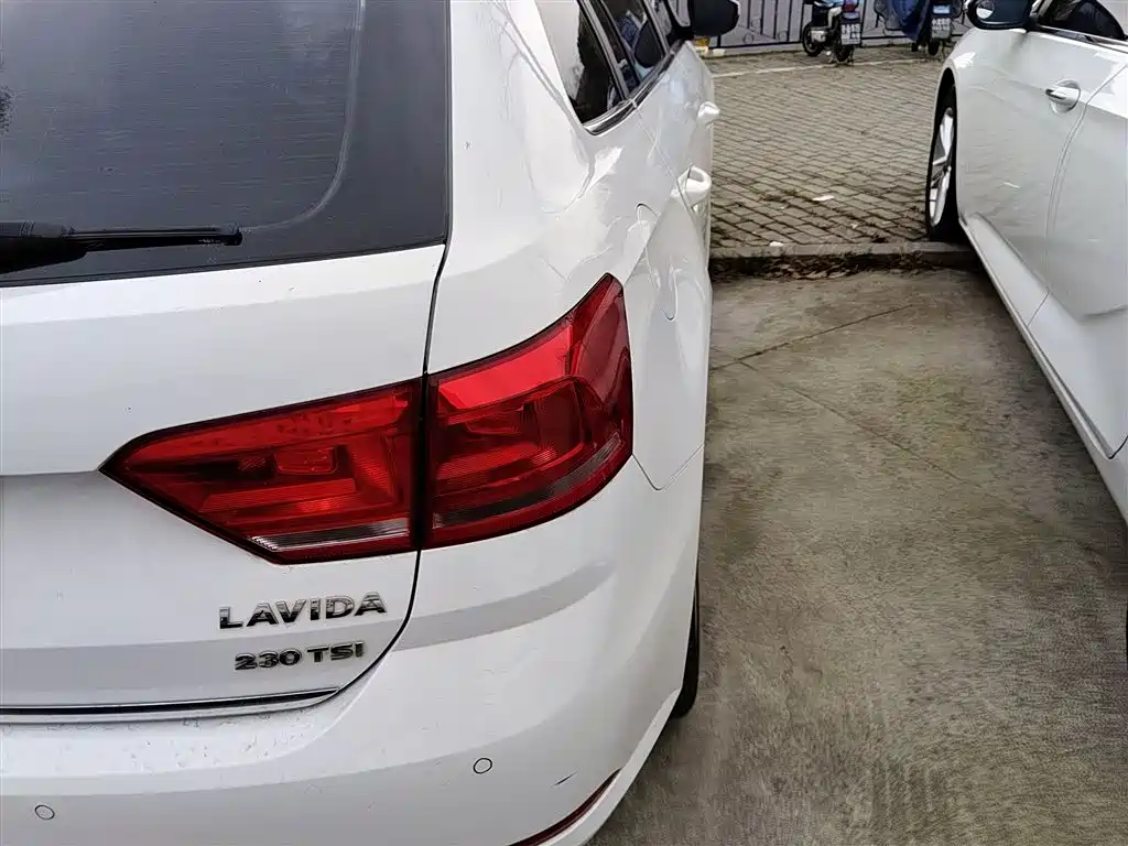 Volkswagen Lavida Tour 2017 230TSI DSG Comfort Edition фото 8
