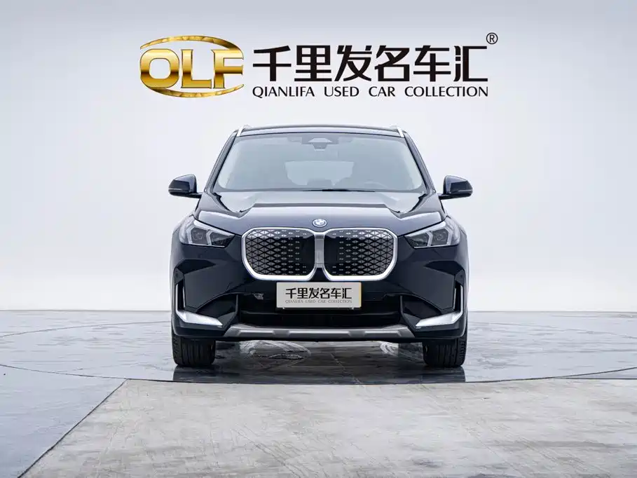 Photo 2 - BMW iX1