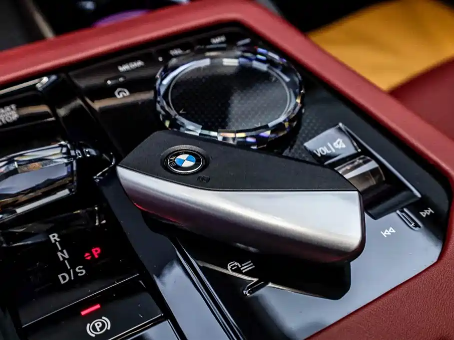BMW 5 Series 2025 530Li Premium M Sport Package фото 33