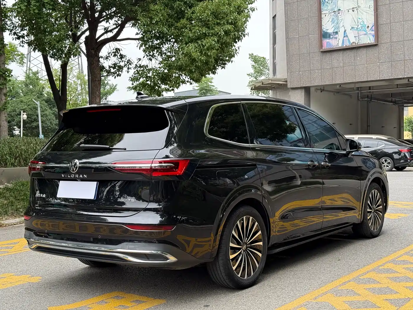 Volkswagen Viloran 2023 380TSI Premium Edition фото 4