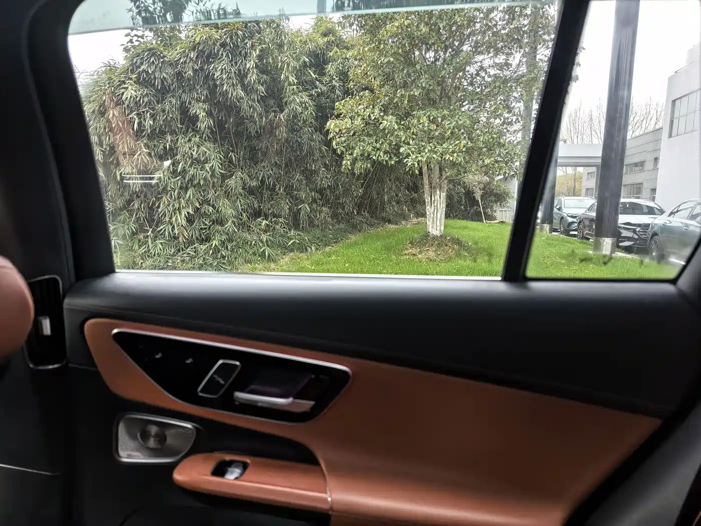 Mercedes-Benz GLC 2023 GLC 300 L 4MATIC Luxury 7-Seater фото 16