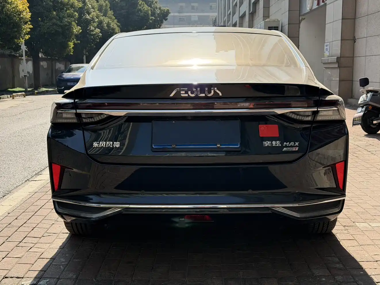 DONGFENG YI HYUN MAX