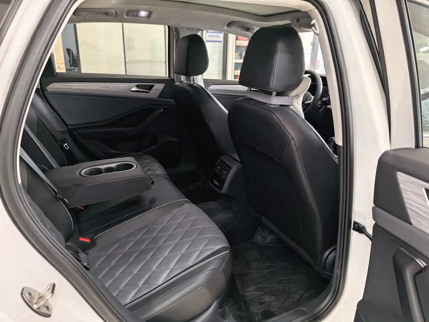 Volkswagen Sagitar 2024 300TSI DSG Surpass Edition фото 13