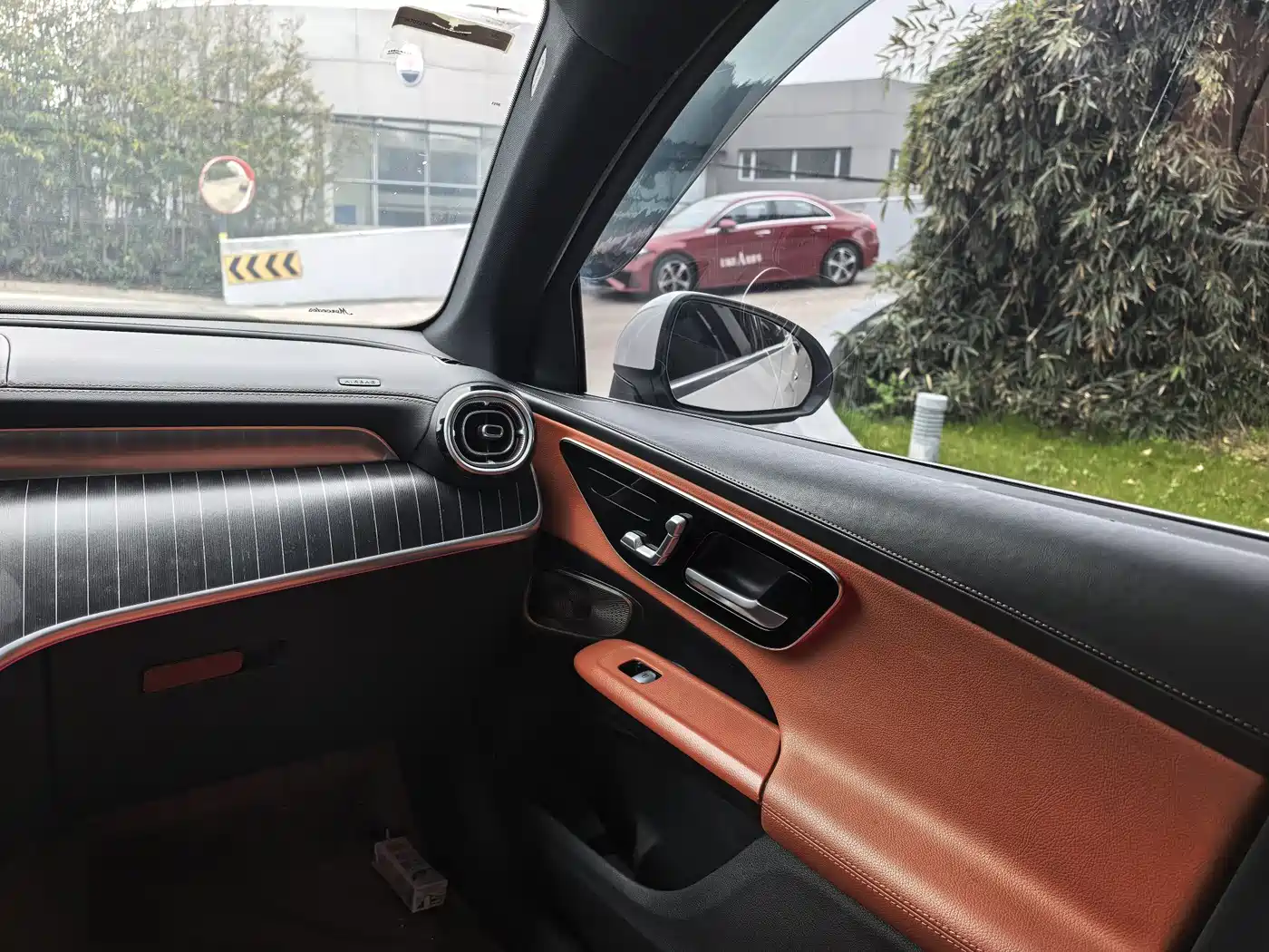 Mercedes-Benz GLC 2023 GLC 300 L 4MATIC Luxury 7-Seater фото 13