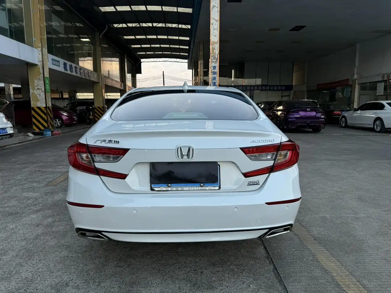 Photo 2 - Honda Accord