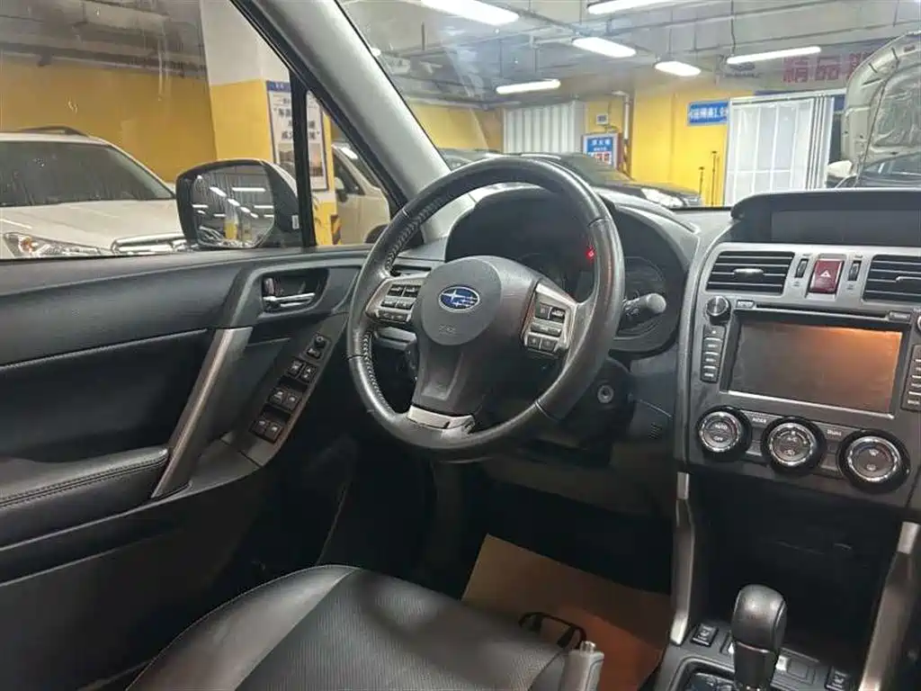 Subaru Forester 2013 2.5i Automatic Luxury Edition фото 14