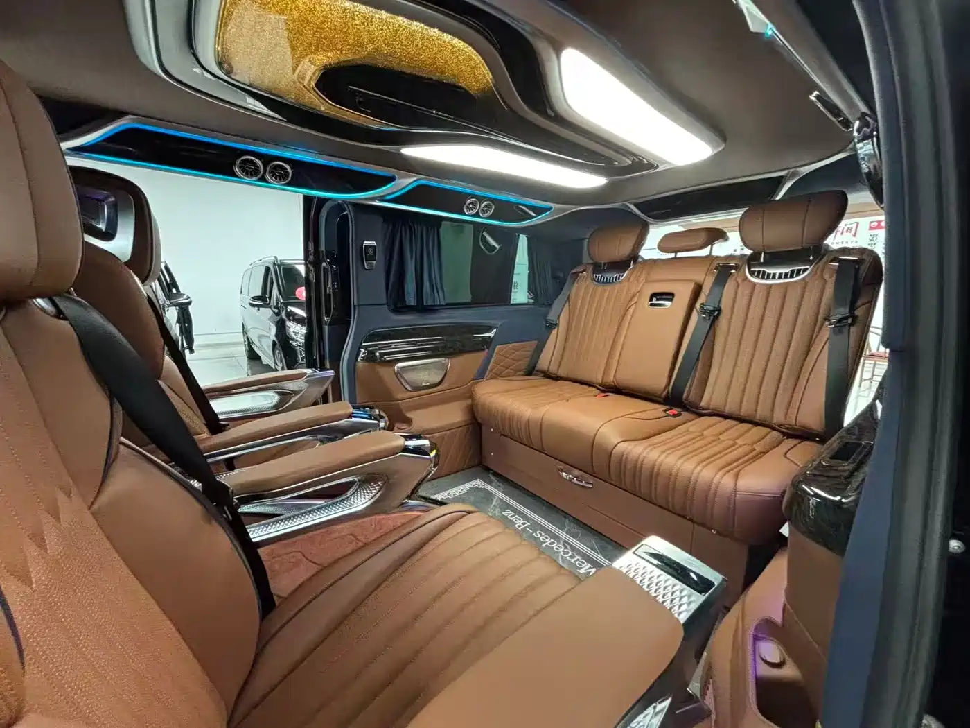 Mercedes-Benz Vito 2024 2.0T Business 7-Seater фото 8
