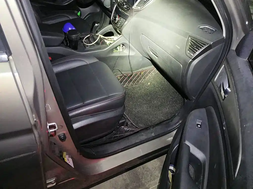 Photo 13 - Changan CS75