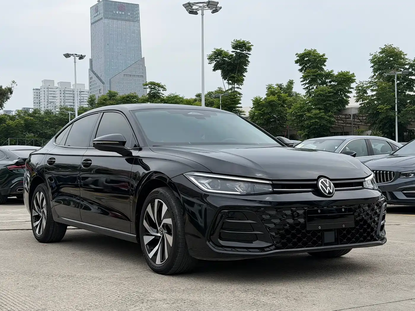 Фото 3 - Volkswagen Passat
