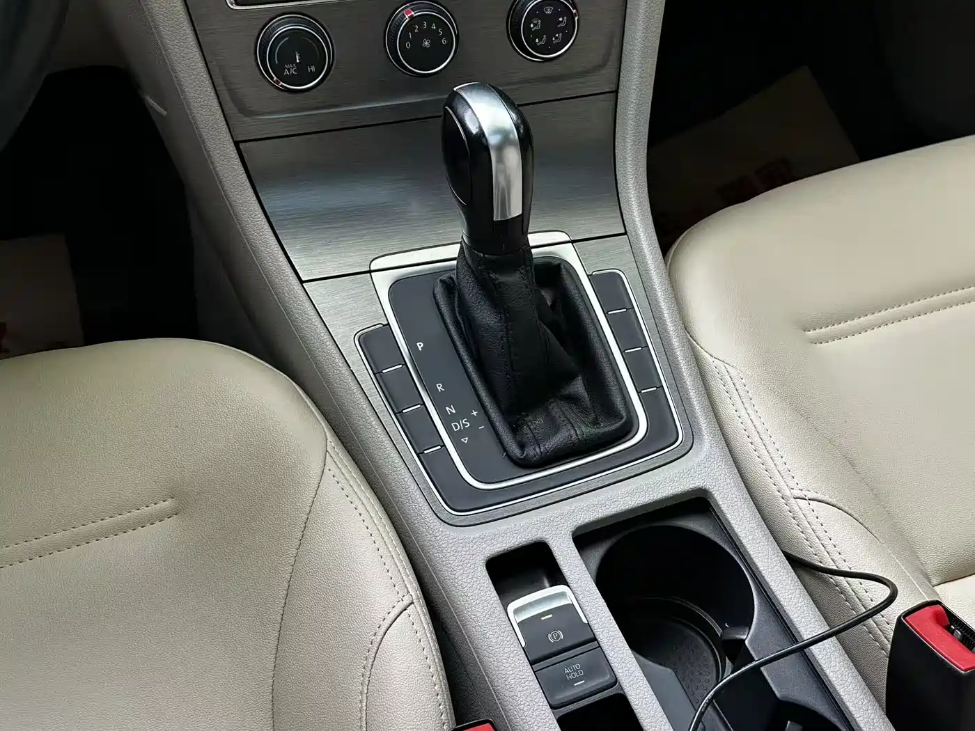 Volkswagen Golf 2016 1.6L Automatic Comfort фото 15