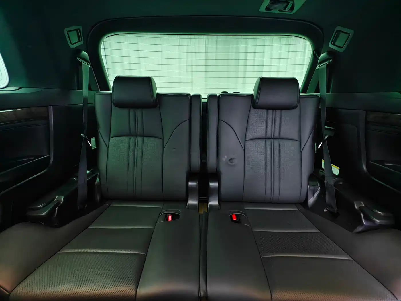 Toyota Vellfire 2019 Hybrid 2.5L HV Premium Edition фото 27