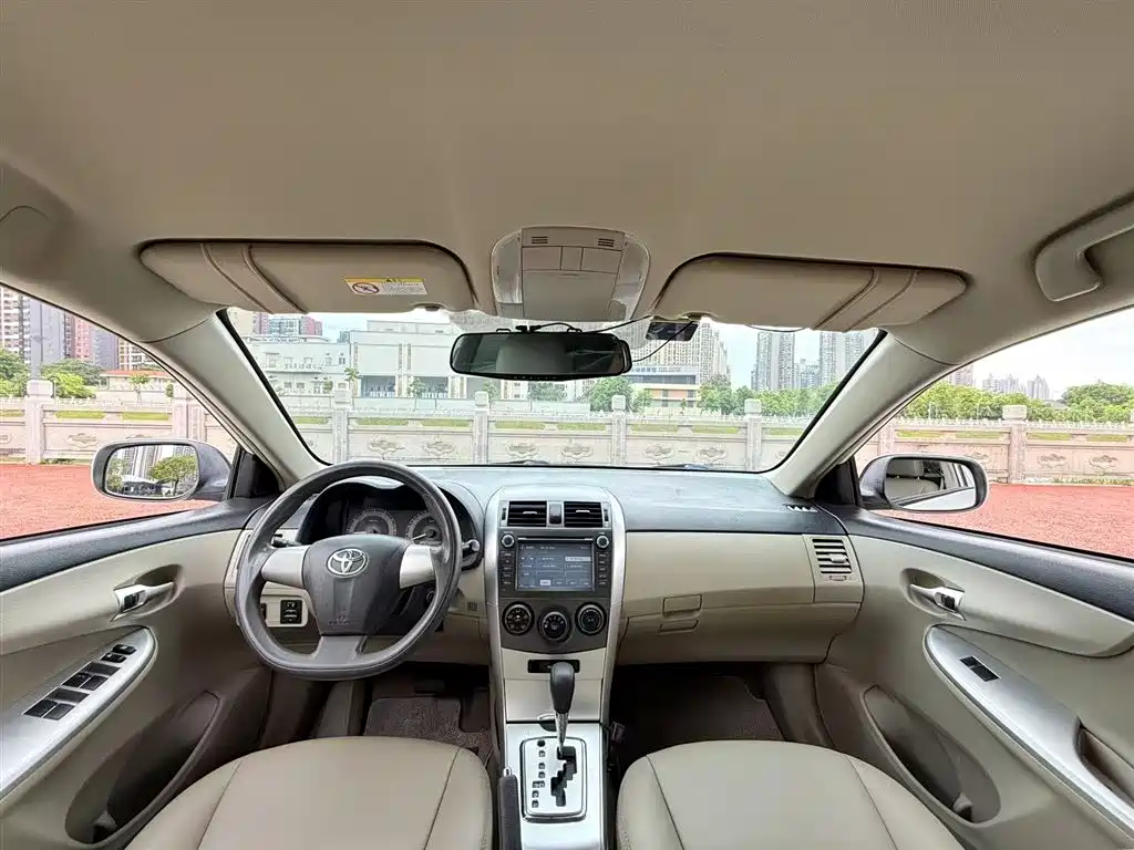 Toyota Corolla 2013 Special Edition 1.6L Automatic Cool GL фото 5