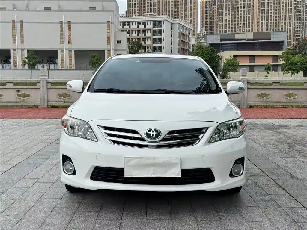 Toyota Corolla 2013 Special Edition 1.6L Automatic Cool GL фото 2