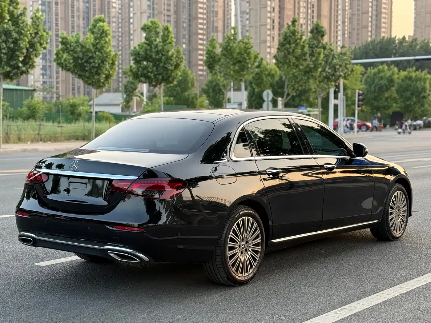 Mercedes-Benz E-Class 2021 E 300 L Fashion фото 7