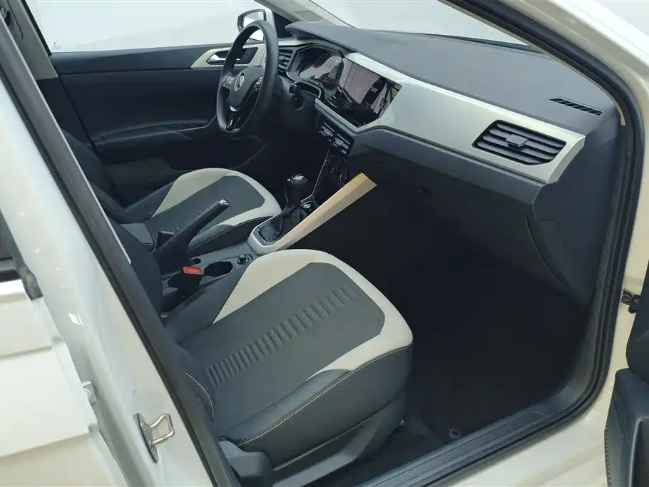 Volkswagen Polo 2021 Plus 1.5L Automatic Colorful Tech Edition фото 8